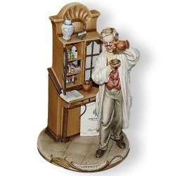 Статуэтка из фарфора Фармацевт - мужчина