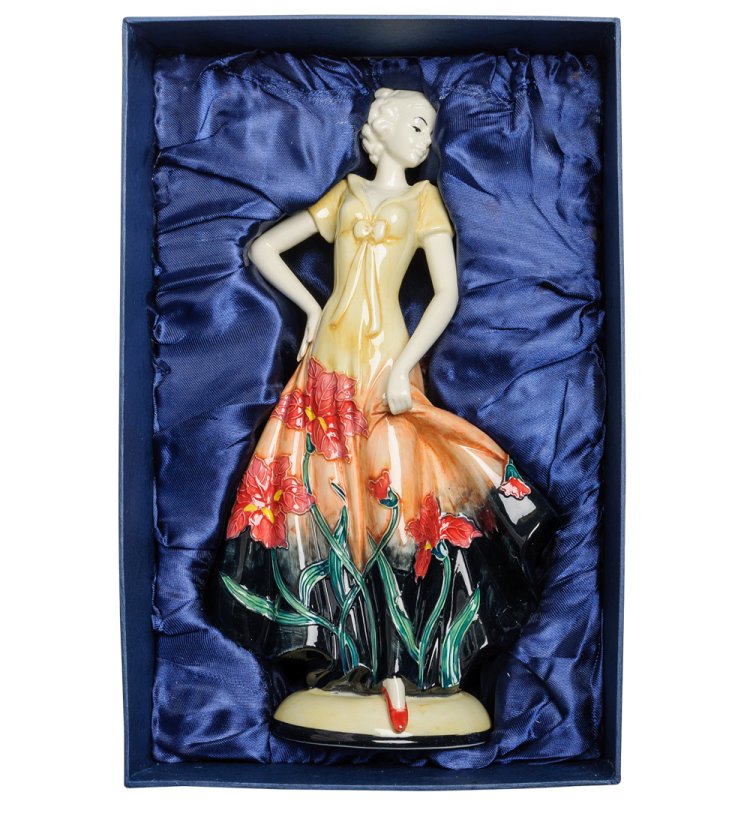 Статуэтка из фарфора Девушка в платье с цветами Pavone JP-12/ 3, фотография в упаковке