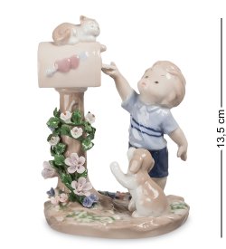 Статуэтка из фарфора Мальчик с собачками Первая валентинка