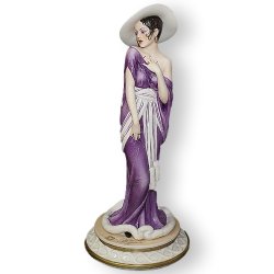 Фарфоровая статуэтка Леди в шляпе