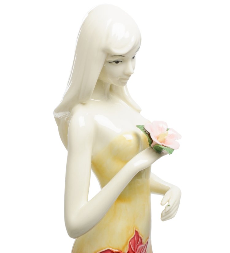 Статуэтка из фарфора Девушка с цветком на ладошке Pavone JP-12/ 6, фотография крупным планом