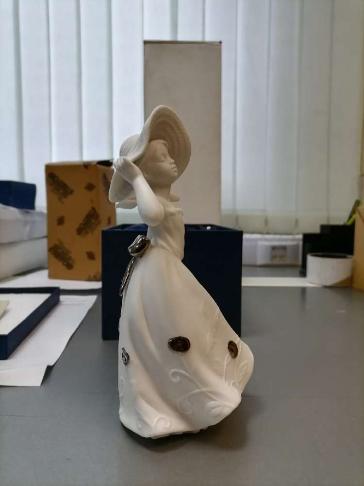 Статуэтка из бисквитного фарфора Юная леди Pavone JP-48/ 13, фото со склада вид со стороны