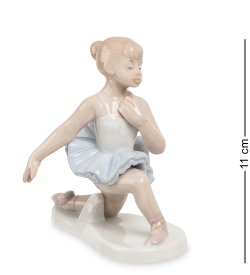 Статуэтка из фарфора Девочка Балерина выпад вперед