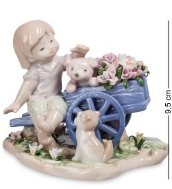 Статуэтка из фарфора Девочка с собачкой и тележкой цветов