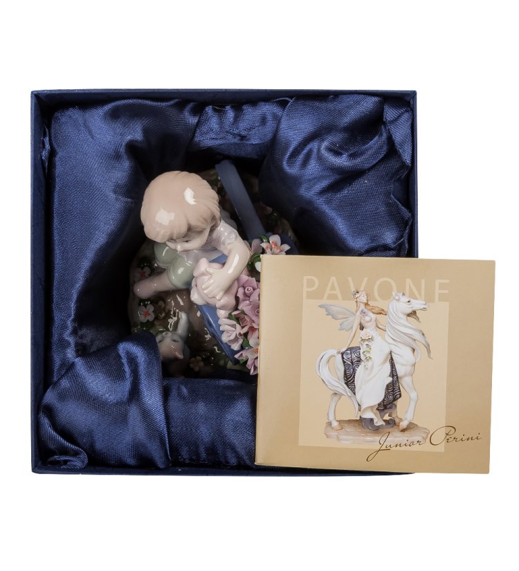 Статуэтка из фарфора Девочка с собачкой и тележкой цветов Pavone JP-42/12, фотография в упаковке