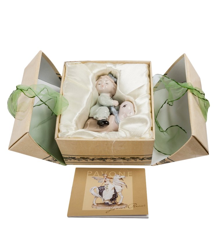 Фигурка из фарфора Девочка верхом на черепашке Pavone JP-36/22, фотография в упаковке
