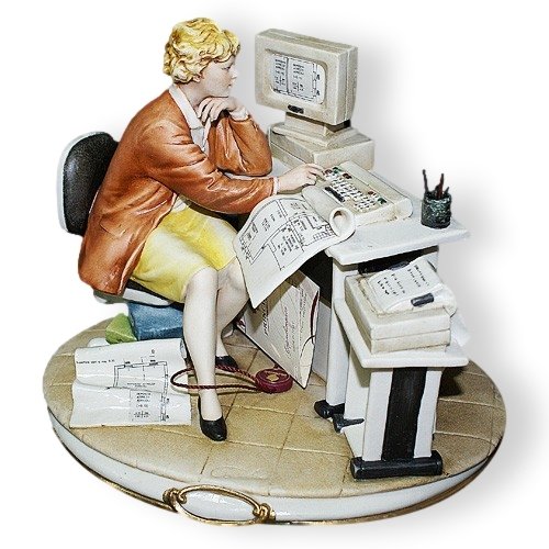 Статуэтка из фарфора Женщина - геодезист