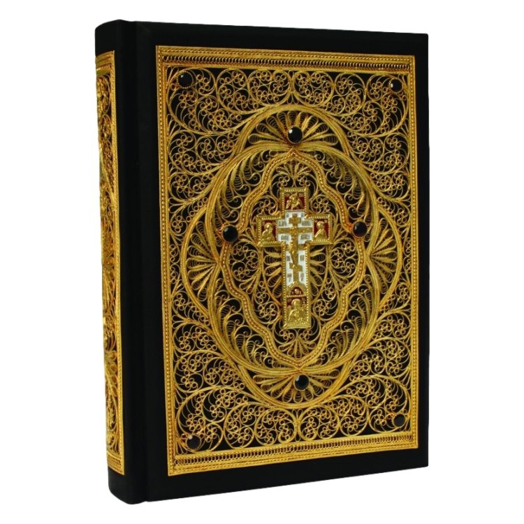 Библия с филигранью покрытая золотом и гранатами