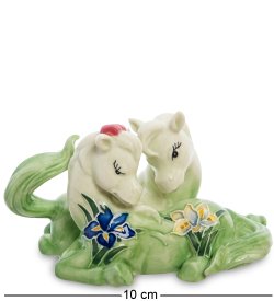 Статуэтка из фарфора Две лошадки лежат в травке