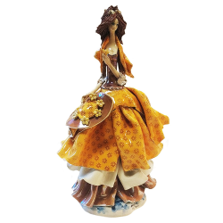 Статуэтка из фарфора Леди в шляпе с цветами