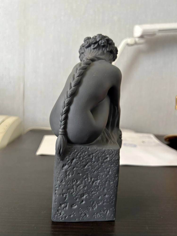 Фигурка из фарфора Дева (женщина) 1249567, оборотная сторона