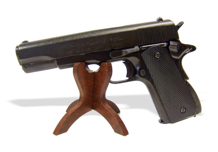 Универсальная подставка для оружия настольная Denix 800, фотография с пистолетом