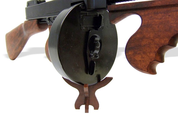 Универсальная подставка для оружия настольная Denix 800, фотография с пулеметом