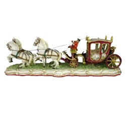 Фарфоровая статуэтка Композиция Закрытая карета запряжённая четвёркой лошадей