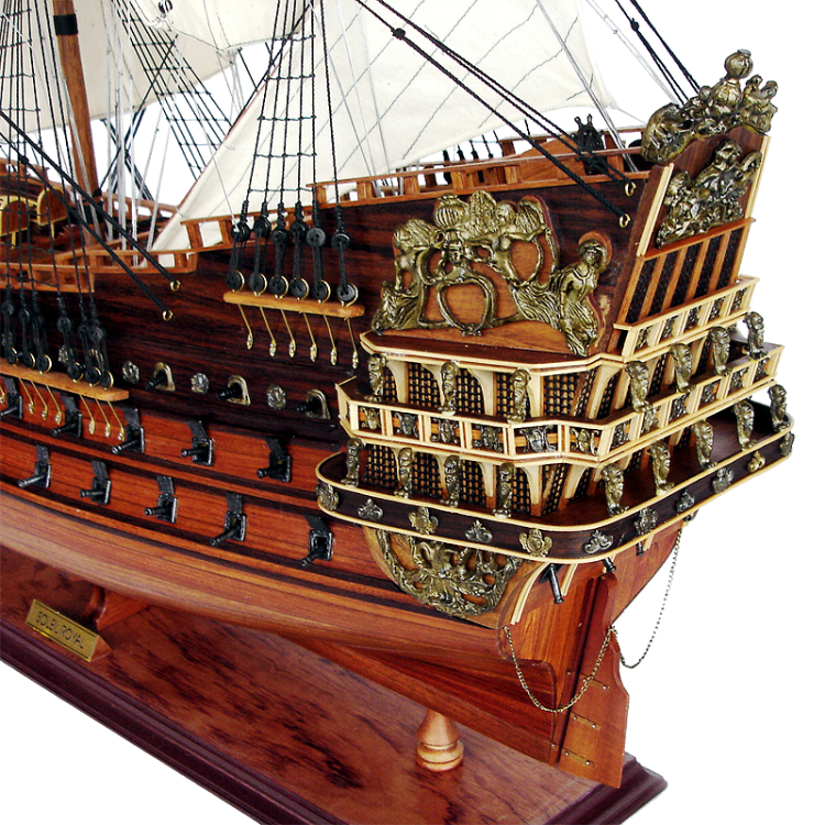 Модель парусного корабля Soleil Royal, Франция, 74 см, фотография кормы