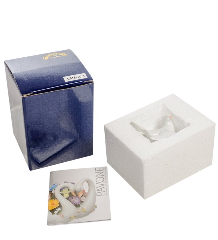 Фигурка из фарфора Голубь на цветочках Pavone CMS-10/ 3, фотография в упаковке