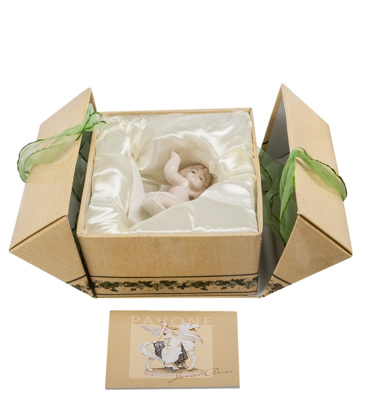 Фарфоровая статуэтка Девочка со звездочкой в руке Pavone JP-45/16, фотография в упаковке