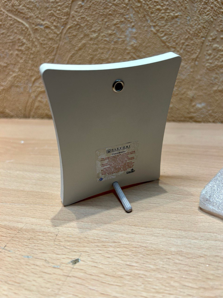 Икона Серафим Саровский в белой рамке на ножке, Размер 8x9 см Slevory 124TW2FWB, фото со склада оборотная сторона