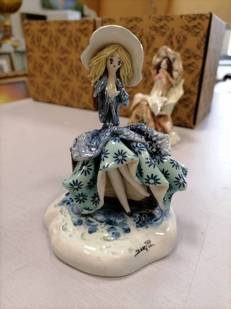 Статуэтка из фарфора Маленькая Леди с чемоданом ZamPiva 50190, фото со склада