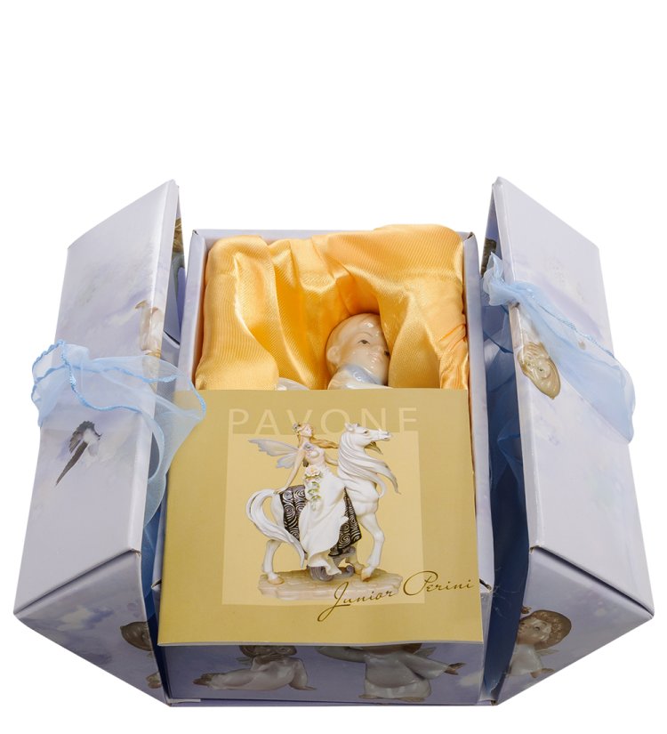 Статуэтка из фарфора Ангел с книгой в шарфе Pavone JP-20/15, фотография в упаковке