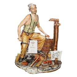 Статуэтка из фарфора Каменщик