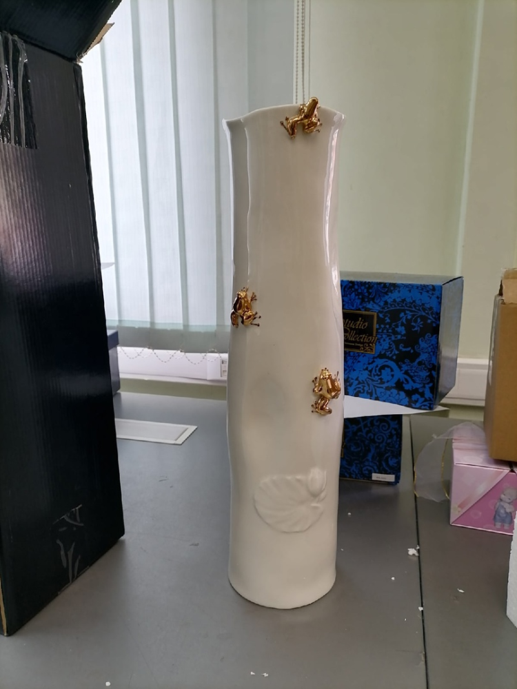 Высокая Ваза для цветов из фарфора Золотые Лягушки Pavone FM-68/ 1, фото со склада портретный вид