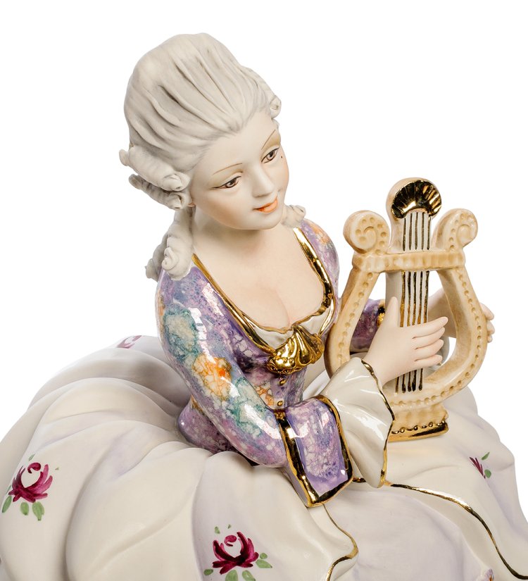Статуэтка Девушка с арфой в кресле Sabadin Vittorio SV- 87, фотография крупным планом
