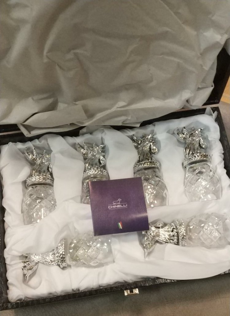 Набор для водки из 6 рюмок Петух - 2017, фото со склада, вид внутри футляра