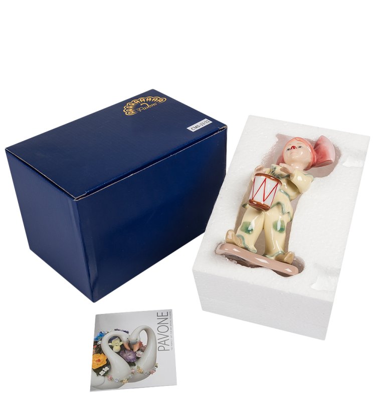 Статуэтка из фарфора Клоунесса с барабаном Pavone CMS-23/32, фотография упаковки