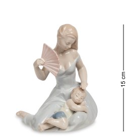 Статуэтка из фарфора Девушка с веером и ребенком