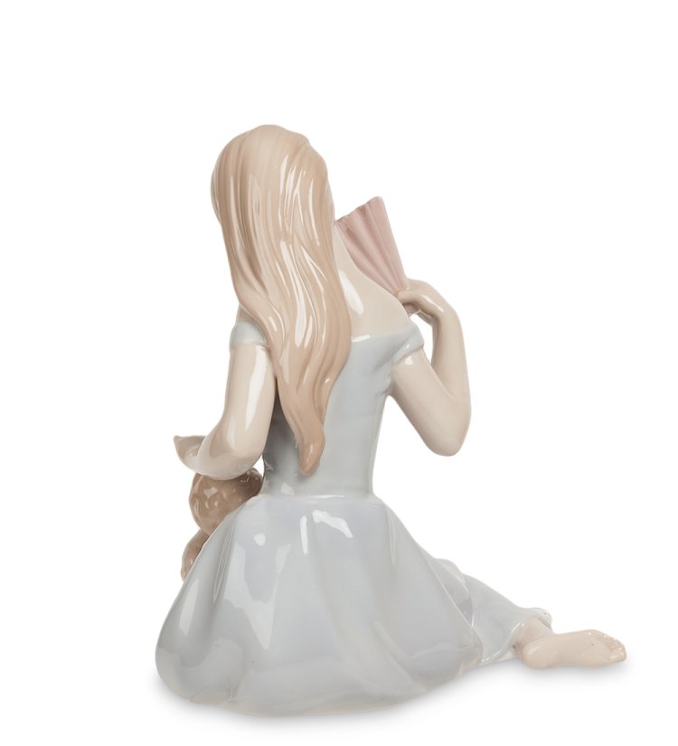 Статуэтка из фарфора Девушка с веером и ребенком Pavone JP-15/39, фотография со спины