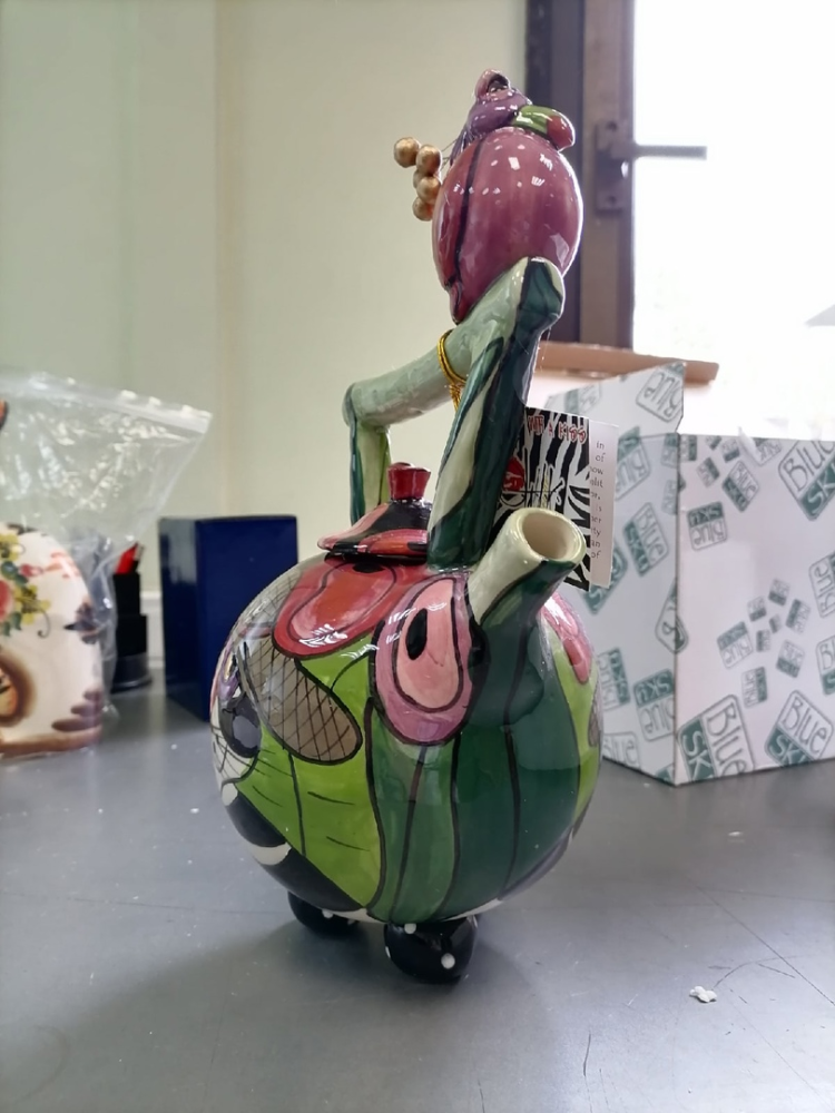 Заварочный чайник  Кот Кланси и птичка, фото со склада вид со стороны