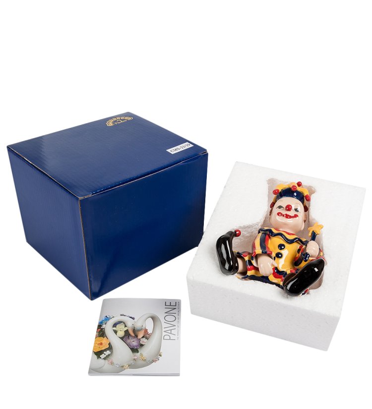 Статуэтка из фарфора Клоун с палочкой звезда Pavone CMS-23/39, фотография упаковки