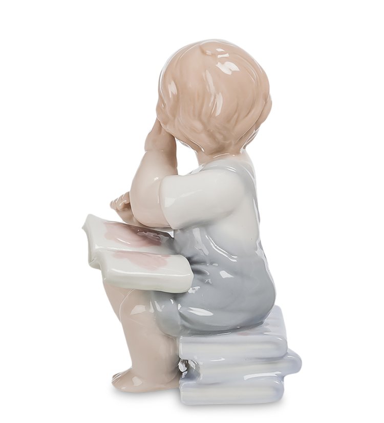 Статуэтка из фарфора Мальчик Юный учитель Pavone JP-45/10, фотография сбоку