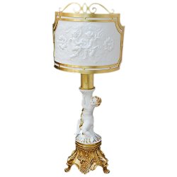 Лампа из фарфора Мальчик на ножке золотого цвета