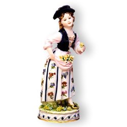 Статуэтка из фарфора Девушка в переднике