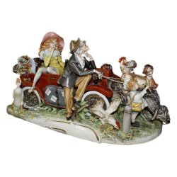 Фарфоровая статуэтка Композиция Выбивающийся из сил