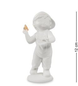 Статуэтка из фарфора Мальчик в кепке с самолетиком