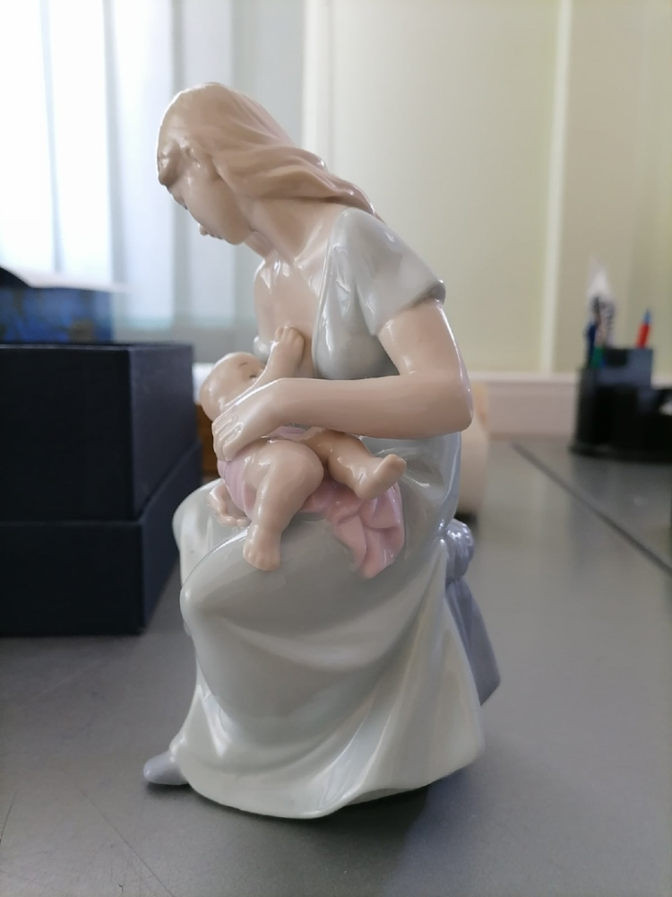 Статуэтка из фарфора Мать с младенцем кормление грудью Pavone JP-15/ 20, фото со склада оборотная сторона