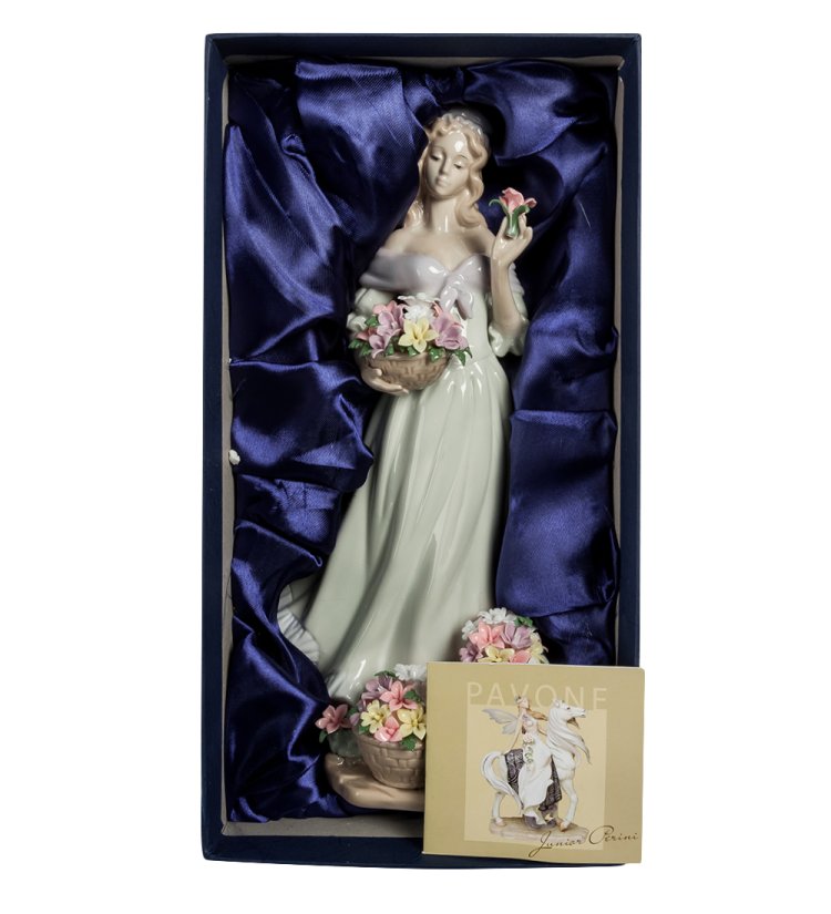 Статуэтка из фарфора Девушка с корзинками цветов Pavone JP-22/26, фотография в упаковке