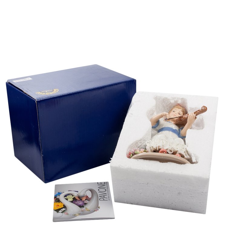 Статуэтка из фарфора Девочка со скрипкой Pavone CMS-12/ 6, фотография в упаковке