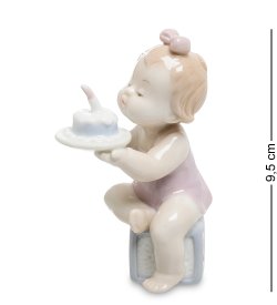 Фарфоровая фигурка Именинница