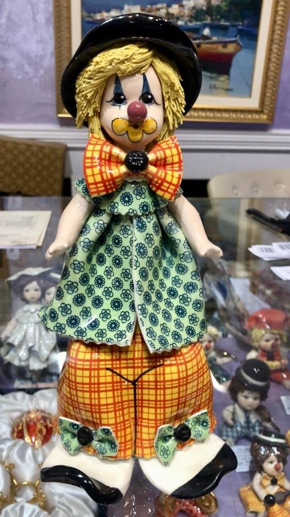 Фигурка из фарфора Клоун в зелёно-оранжевом, фото со склада