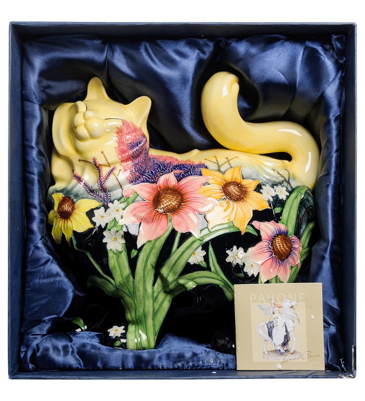 Статуэтка из фарфора Довольная кошка в цветах Pavone JP-11/ 17, фотография в упаковке