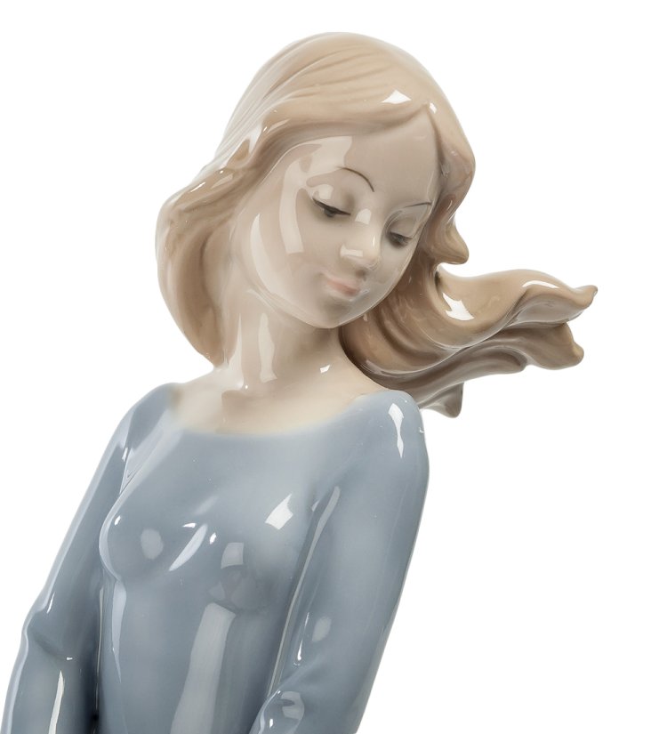 Статуэтка из фарфора Девушка с цветами Поцелуй ветра Pavone JP-22/28, фотография лица