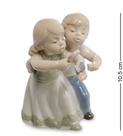 Статуэтка из фарфора Дети - Бабочка на счастье