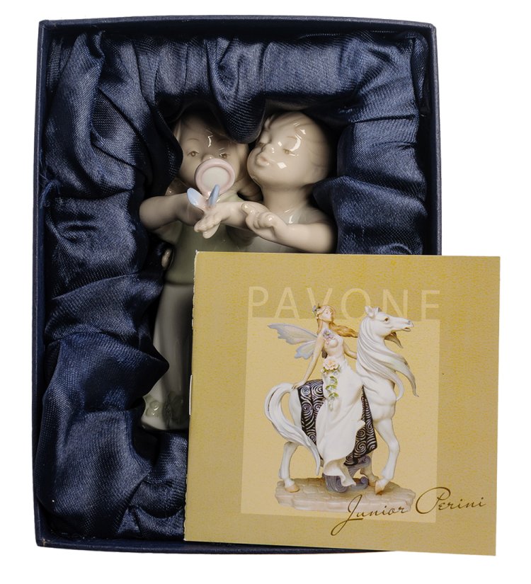 Статуэтка из фарфора Дети - Бабочка на счастье Pavone JP-45/21, фотография в упаковке