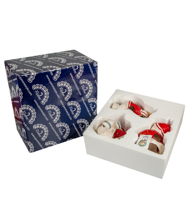 Набор из трех подсвечников Хоккейная команда Pavone BS-542, фотография в упаковке