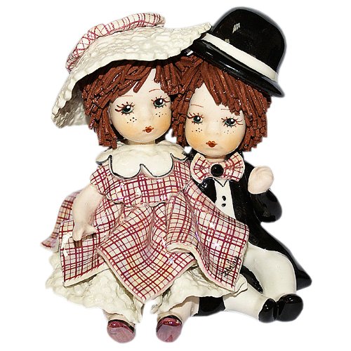 Статуэтка из фарфора маленькая Девочка и мальчик сидящие