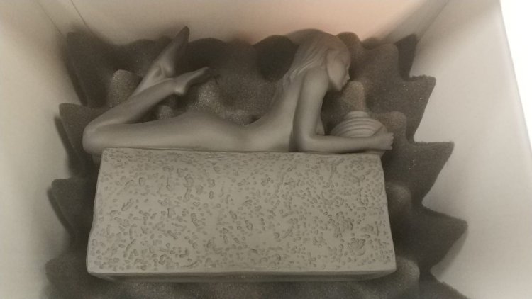 Фигурка из фарфора Водолей (женщина), фото со склада